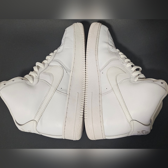 ✨ Nike Air Force 1 High '07 Triple White – Size 11 Men’s - Picture 3 of 9